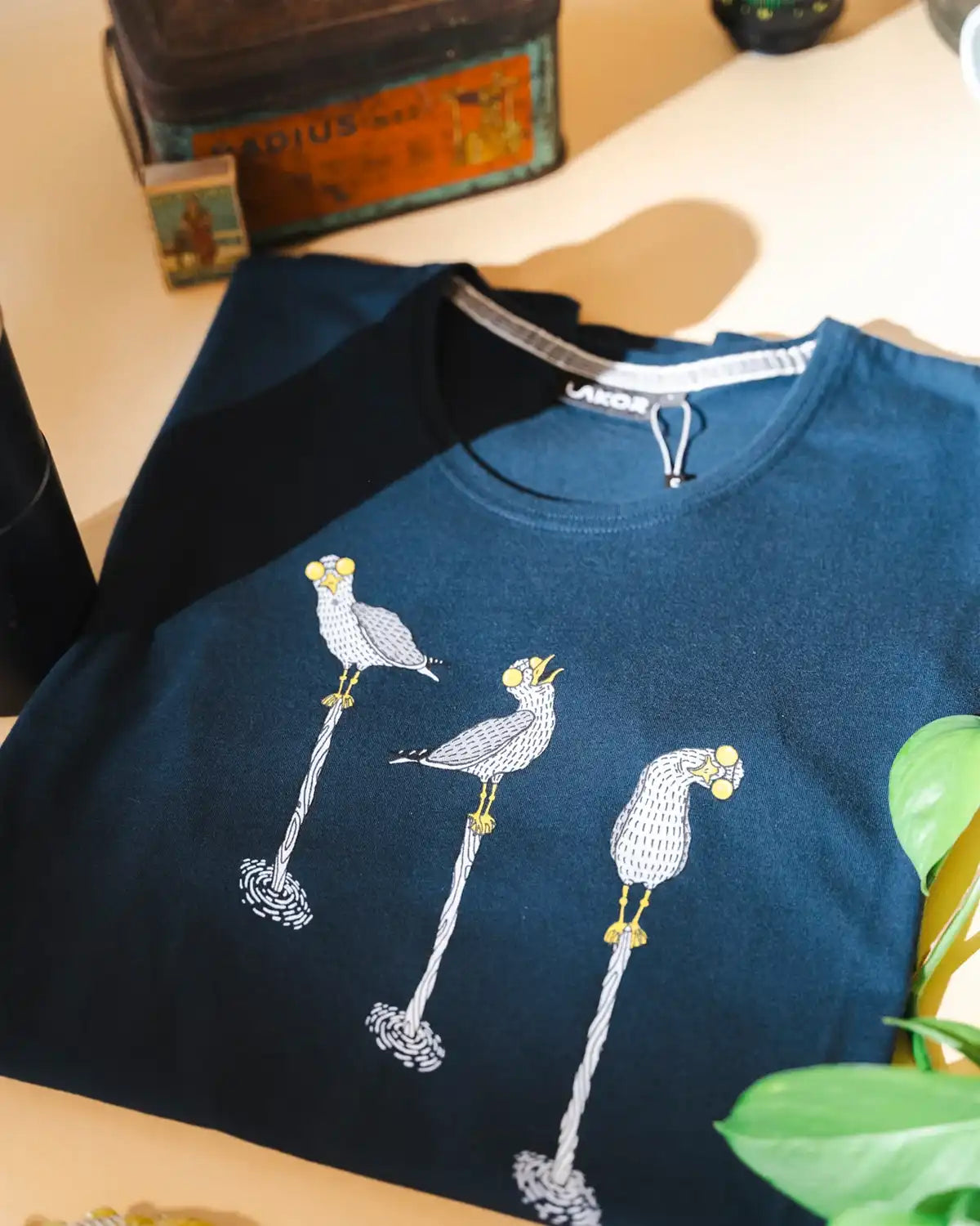 Sitting Seagull T-shirt - Blueberry