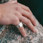 IX Tribute Signet ring · Sølv - IX STUDIOS - Kul og Koks